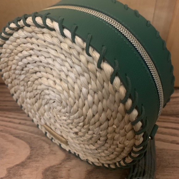 Bath and body works bbw Round Woven Crossbody cosmetic bag/small bag/boho bag - Picture 5 of 8